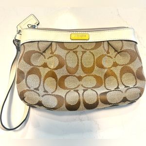 Coach Classic Logo Large Wristlet White/Brown
